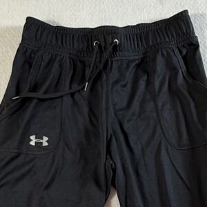 Under Armour HeatGear Capri Pants Womens XS Loose Fit Cropped Black NEW